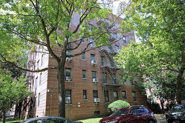 view of building exterior featuring cooling unit