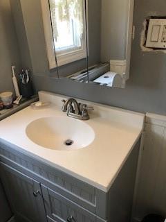 bathroom with vanity