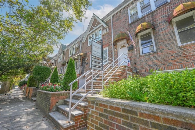 view of front facade with brick siding