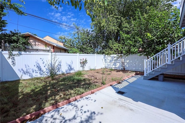 view of yard with a patio area