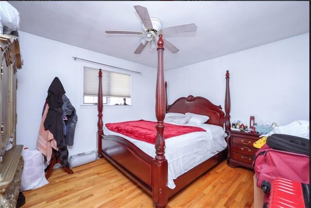 bedroom with light wood-type flooring and ceiling fan