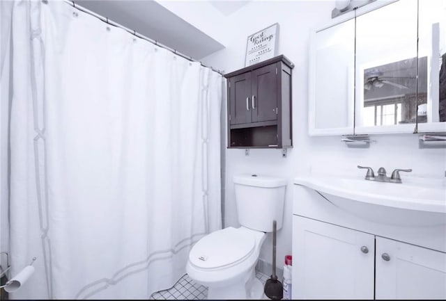 full bath featuring toilet, a shower with shower curtain, and vanity