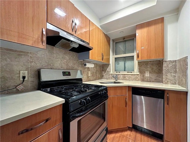 kitchen with sink, backsplash, and stainless steel appliances