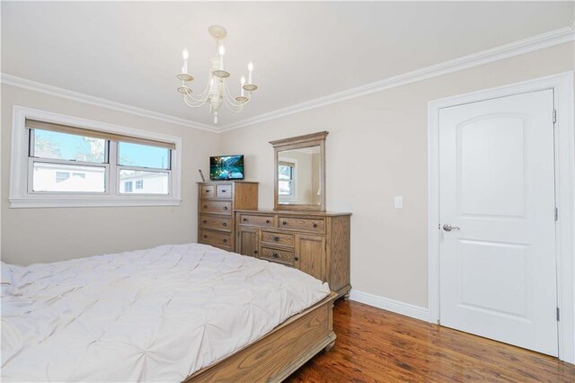 bedroom with dark wood-type flooring, ornamental molding, and a notable chandelier