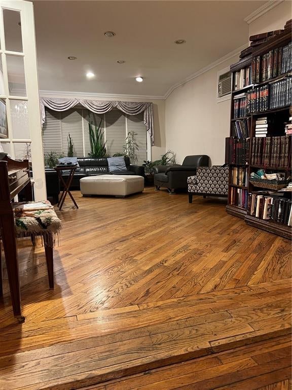 sitting room with crown molding