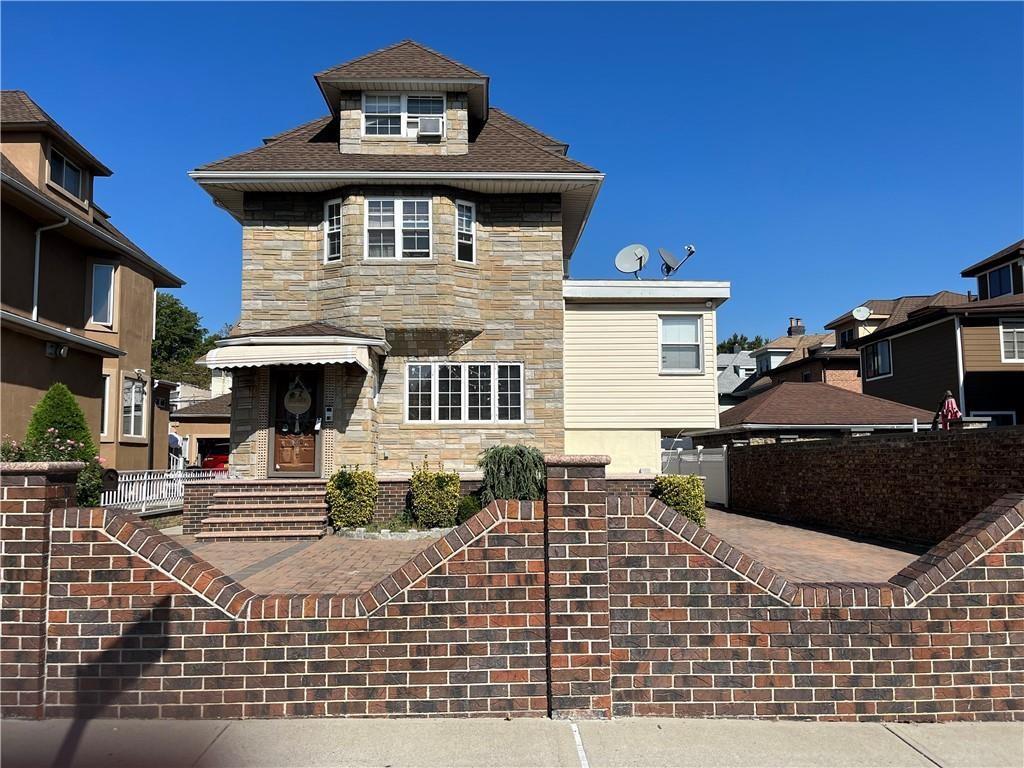 view of front of house with stone siding