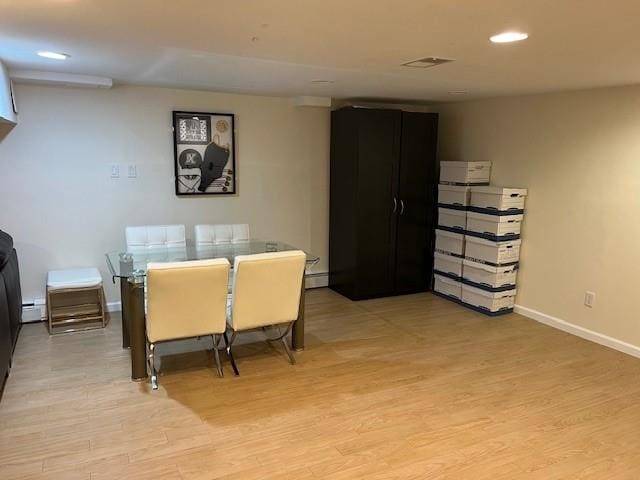 dining space featuring recessed lighting, light wood-type flooring, baseboards, and visible vents