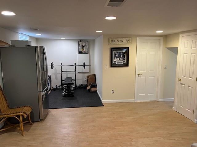 workout room with recessed lighting, visible vents, light wood-style flooring, and baseboards