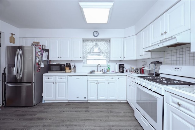 kitchen featuring sink, dark wood-type flooring, appliances with stainless steel finishes, and white cabinets