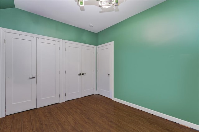 unfurnished bedroom with dark hardwood / wood-style floors and ceiling fan