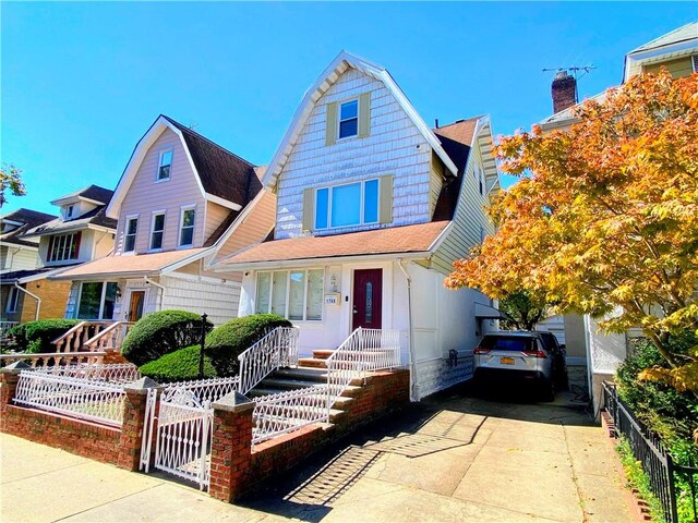 view of front of property