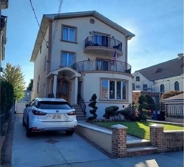 view of front of house with a balcony