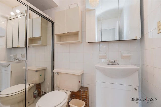 bathroom with backsplash, toilet, and vanity