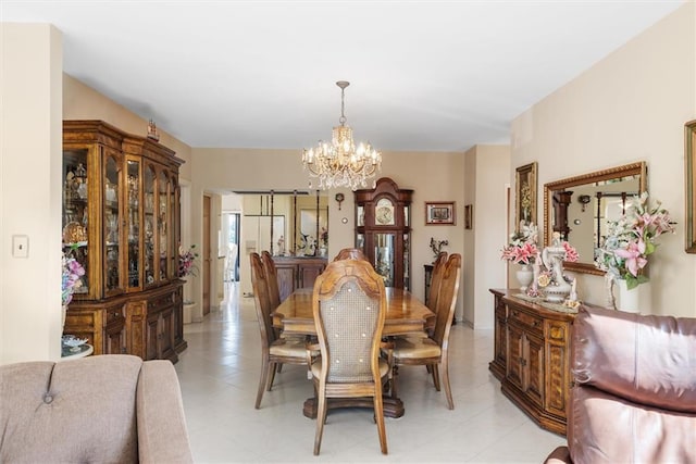 dining area with a notable chandelier