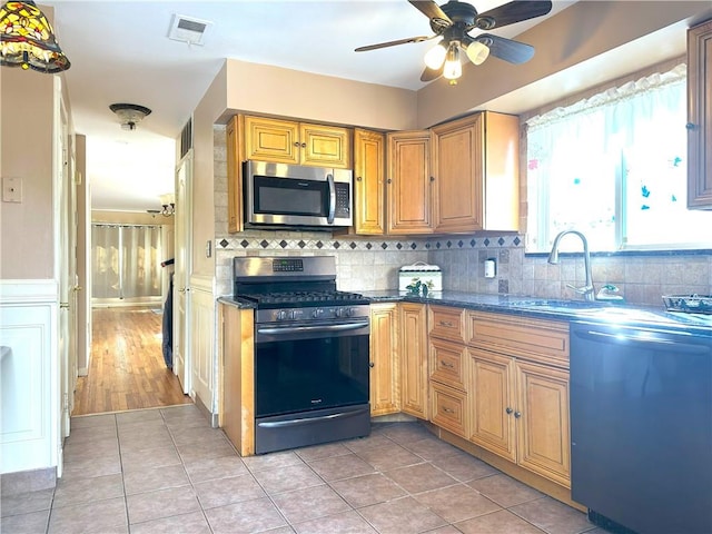 kitchen with visible vents, decorative backsplash, stainless steel appliances, a sink, and light tile patterned flooring