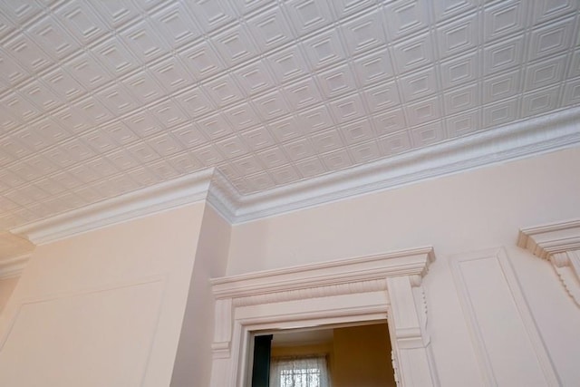 room details with crown molding