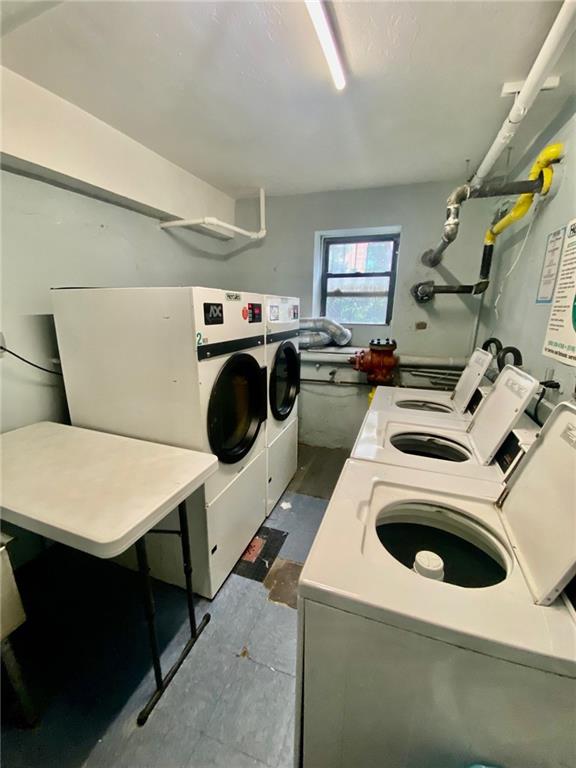 laundry room featuring washer and clothes dryer