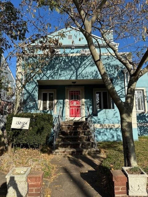 view of front of home with covered porch