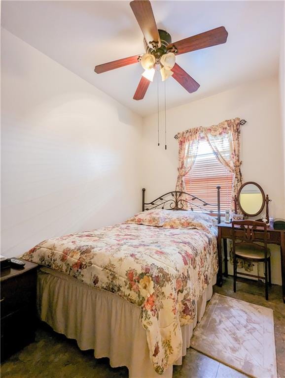 bedroom with ceiling fan