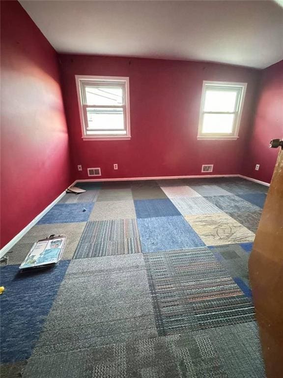 spare room with visible vents and baseboards