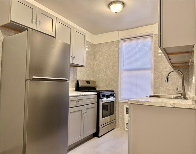 kitchen featuring sink, gray cabinets, and stainless steel appliances