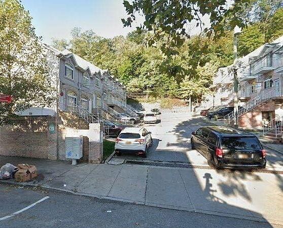 28 Maxie Ct, Staten Island, NY 10304 - view of road with sidewalks and curbs