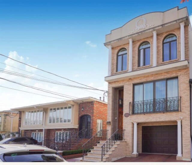 view of front facade featuring a garage