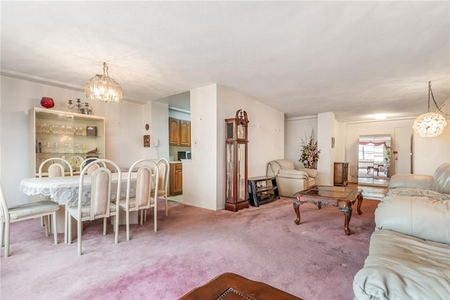 living room featuring an inviting chandelier and carpet