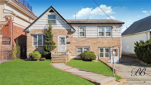 view of front of home featuring a front lawn