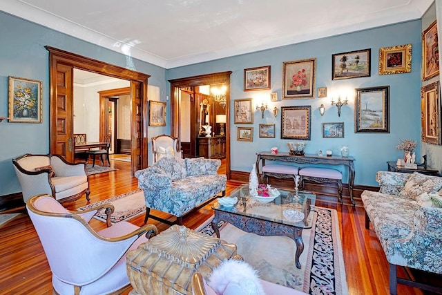 living room featuring hardwood / wood-style floors and crown molding