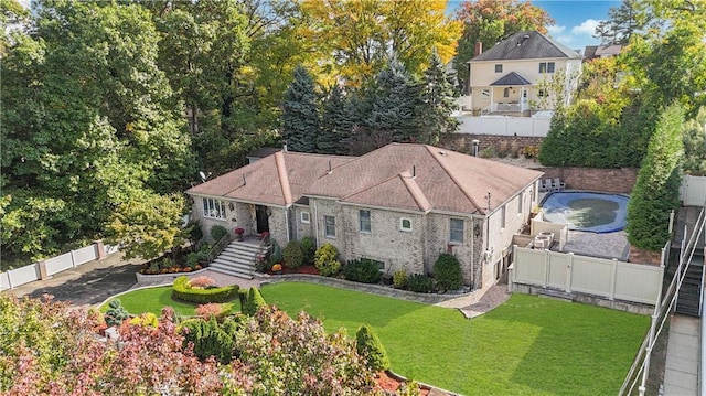 view of front of property with a front lawn