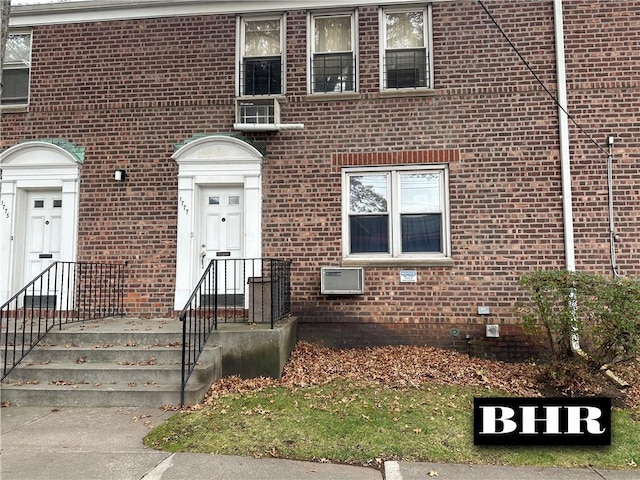view of front facade featuring brick siding