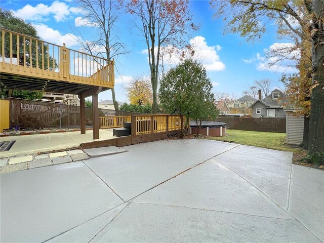 view of patio with a jacuzzi and a wooden deck