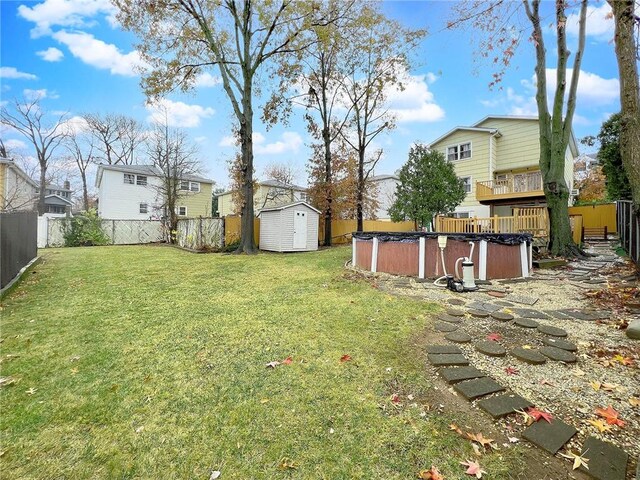 view of yard featuring a storage unit and a covered pool