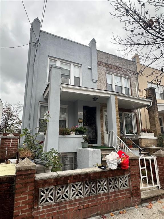 view of front of house featuring a porch