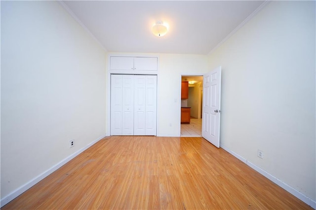 unfurnished bedroom featuring light hardwood / wood-style floors and a closet