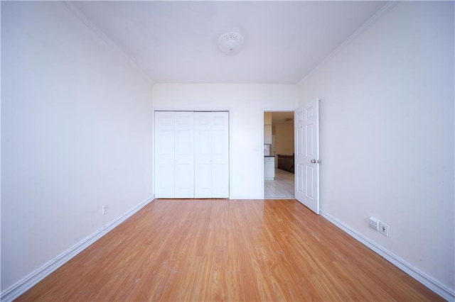 unfurnished bedroom featuring light hardwood / wood-style floors and a closet