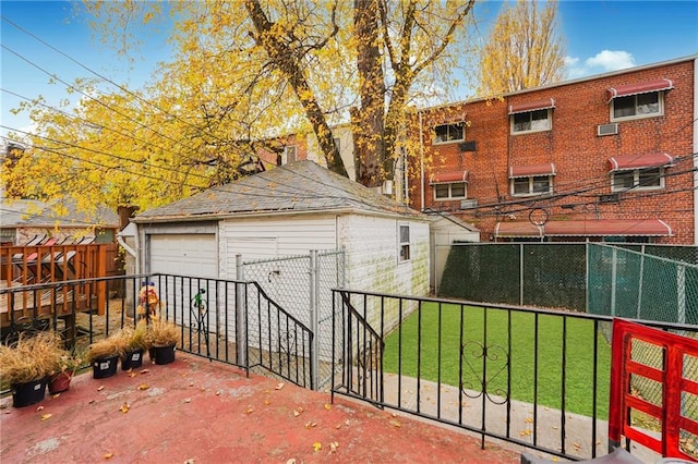 view of detached garage
