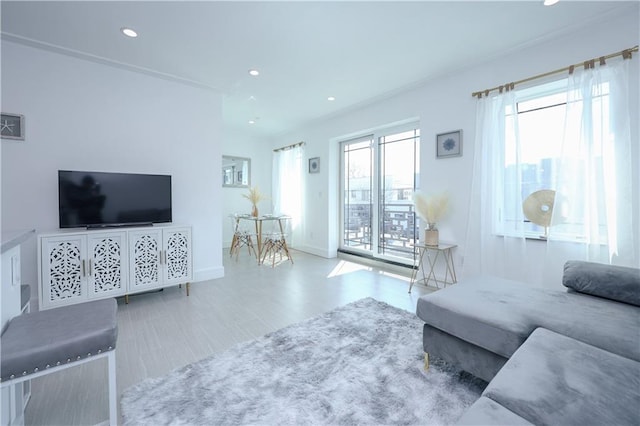 living room featuring baseboards, recessed lighting, wood finished floors, and visible vents