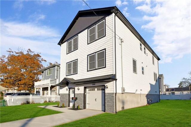 view of front of house featuring a garage and a front lawn