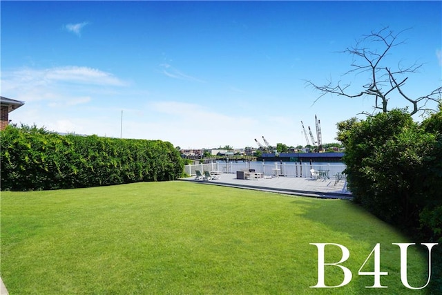 view of yard featuring a water view