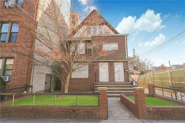 view of front facade featuring a front lawn