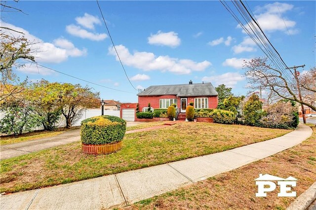 view of front of house with a front yard