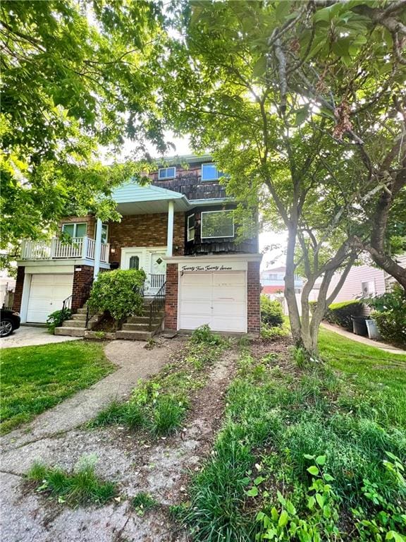 view of front of property featuring a garage, brick siding, and driveway