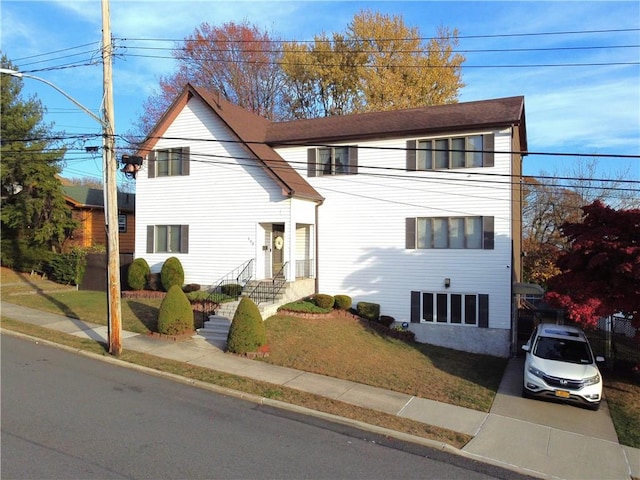 front of property with a front lawn