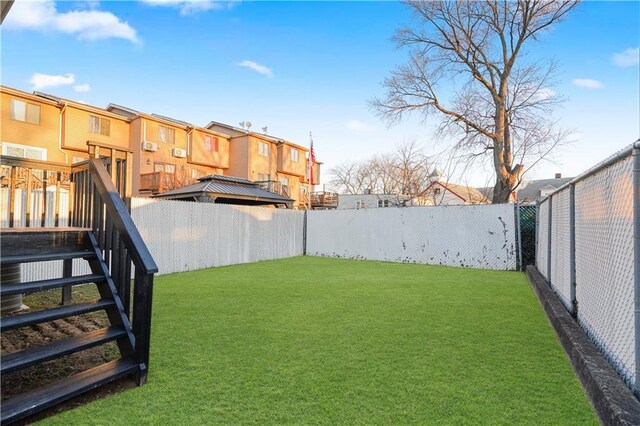 view of side of property featuring a yard