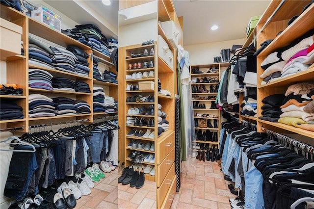 view of spacious closet