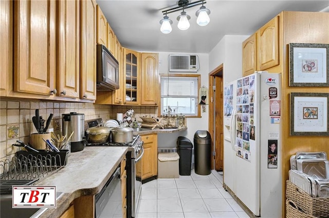 kitchen with tasteful backsplash, a wall mounted air conditioner, and stainless steel appliances