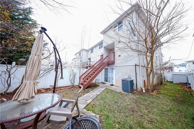 view of yard featuring cooling unit