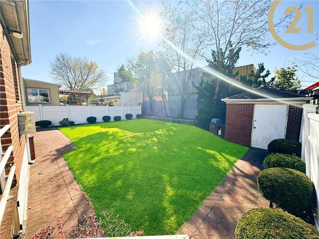 view of yard featuring a fenced backyard and an outdoor structure